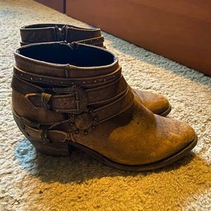 Circle B western Booties